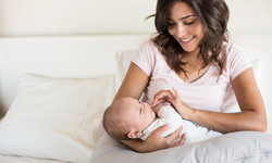 Poduszka do siedzenia po porodzie - kiedy jest potrzebna? Wady i zalety kółka poporodowego
