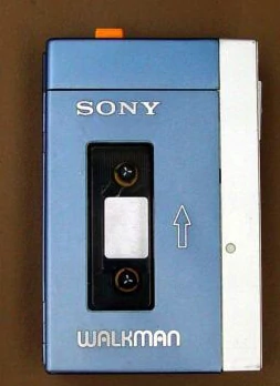 Pierwszy kasetowy Walkman. Rocznik 1979. fot. Wikimedia Commons.