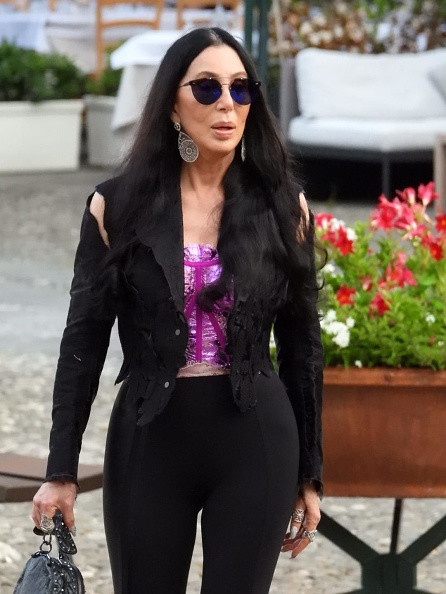 Cher i jej działalność niemuzyczna