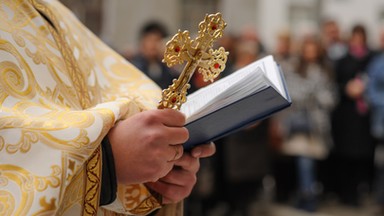 Taniec na rurze w kościele. Ksiądz dostaje groźby śmierci