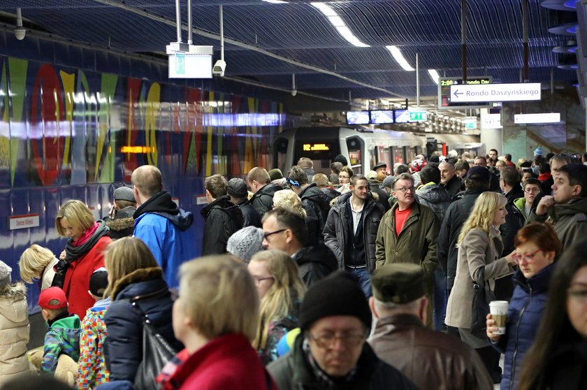 Gigantyczne korki w nowym metrze