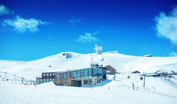 Sierra Nevada jest najwyższym pasmem górskim w Hiszpanii