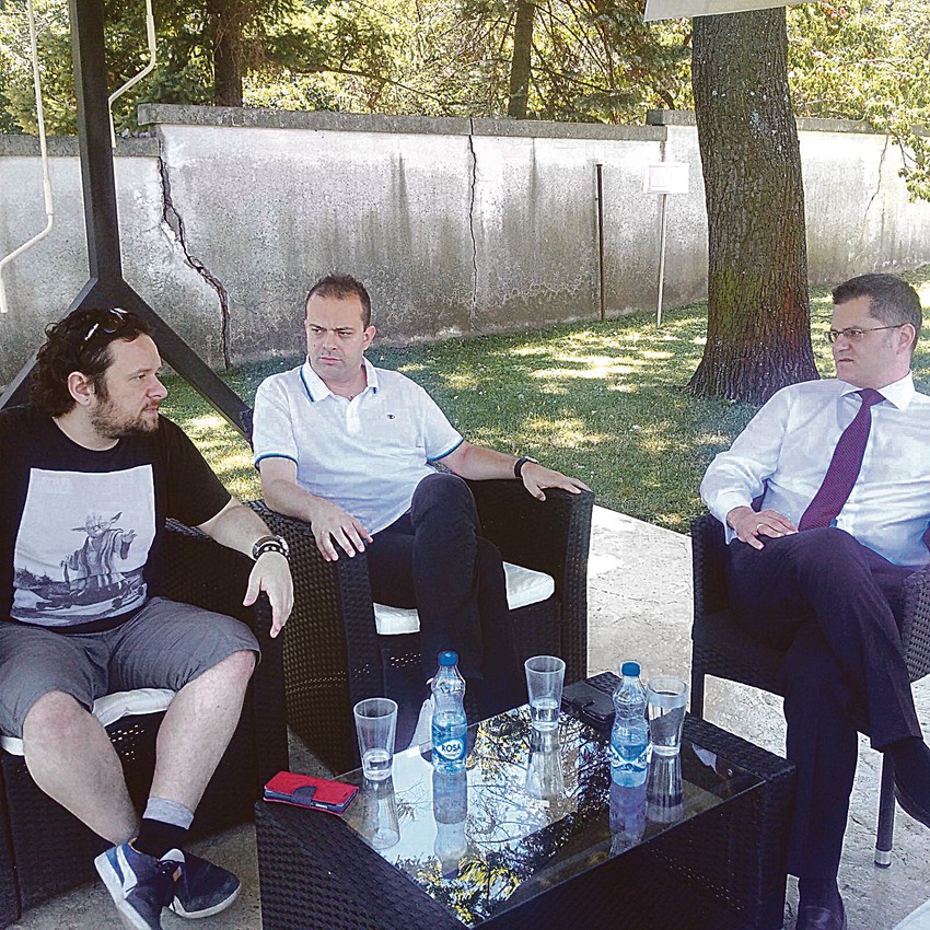  Sa pojačanjima na  piću 