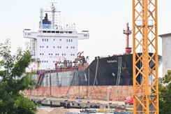 Rosyjski statek utknął w porcie w Gdyni. Już nie będzie straszył