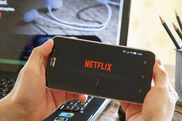 Netflix testuje droższy abonament. Może to być bat na dzielących konta