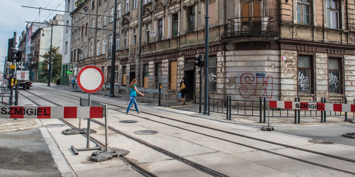 Urzędnicy z Zarządu Dróg i Transportu w Łodzi otworzyli ulicę Kilińskiego, a ona ciągle jest zamknięta