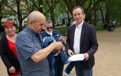 Grodzki zbiera podpisy dla Trzaskowskiego. "Cel osiągnięty, ale PKW może część odrzucić"