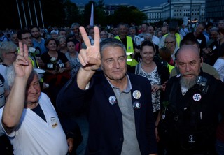 Premier: Zakucie Frasyniuka w kajdanki było niepotrzebne