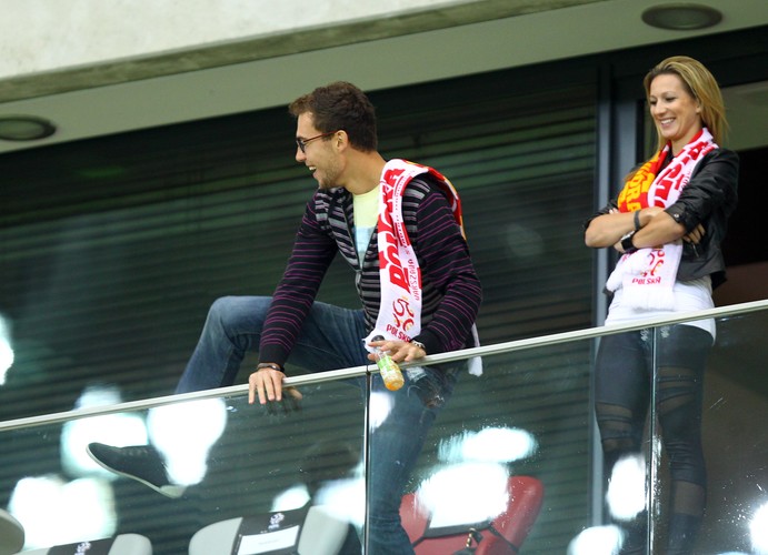 Jerzy Janowicz z piękną partnerką 'lansował' się na Narodowym