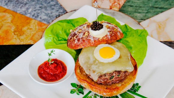 4. Le Burger Extravagant, 295 USD (ponad 930 zł)