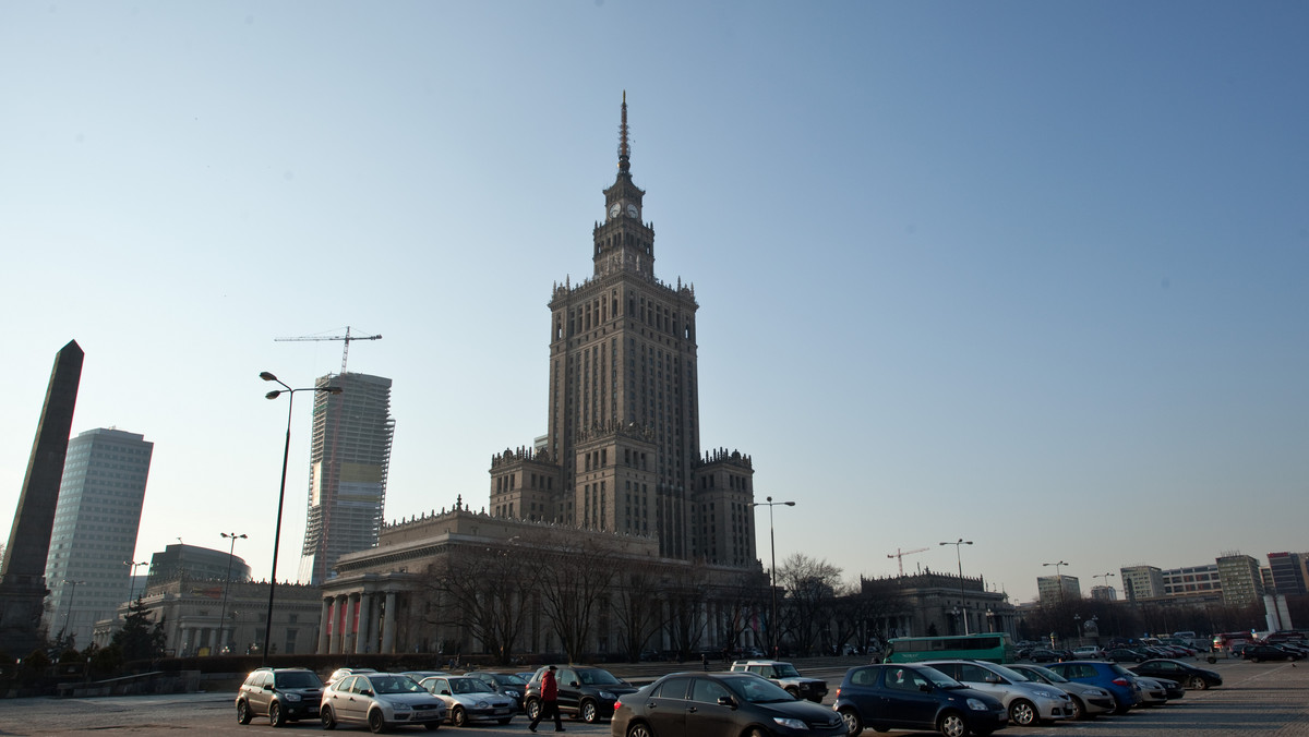 Od środy do soboty w Warszawie ma odbyć się 17 zgromadzeń publicznych, będą to zarówno przemarsze, jak i manifestacje stacjonarne. - Należy liczyć się z bardzo poważnymi utrudnieniami komunikacyjnymi - przestrzega stołeczny Urząd Miasta.