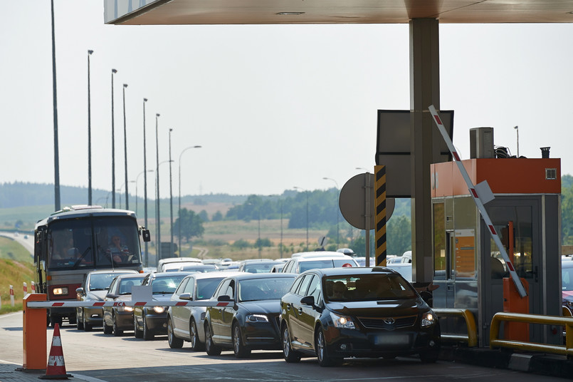 Gigantyczne korki przy zjeździe z autostrady A1 w Rusocinie. Fot. PAP/Adam Warżawa