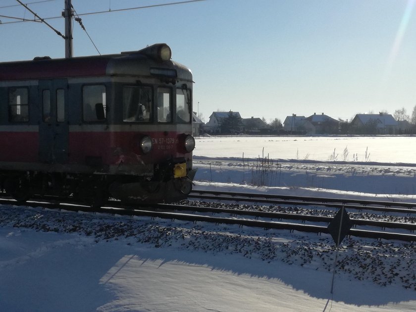 Śmierć na przejeździe. Auto wjechało pod pociąg