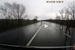 Zobacz, jak prorosyjscy bojówkarze ostrzelali samochód. WIDEO