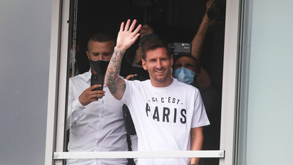 Messi máris rekordokat döntöget: hét perc alatt 150 ezret adtak el új mezéből
