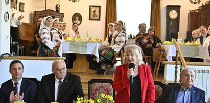 Tłum gwiazd na "jajeczku" w Skolimowie. Lipowska odmieniona, Olbrychski zaskoczył stylówką