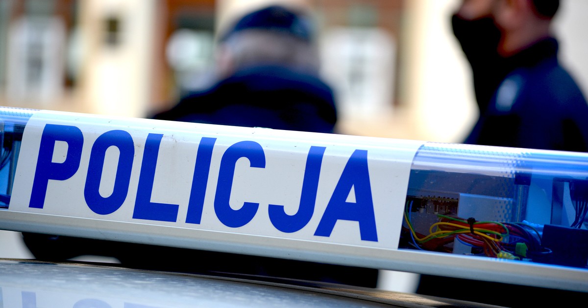 Kręci się obok szkoły z siekierą i nożem. Rodzice apelują