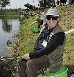 Ceniony dziennikarz nie boi się już niczego. Spokojnie łowi ryby