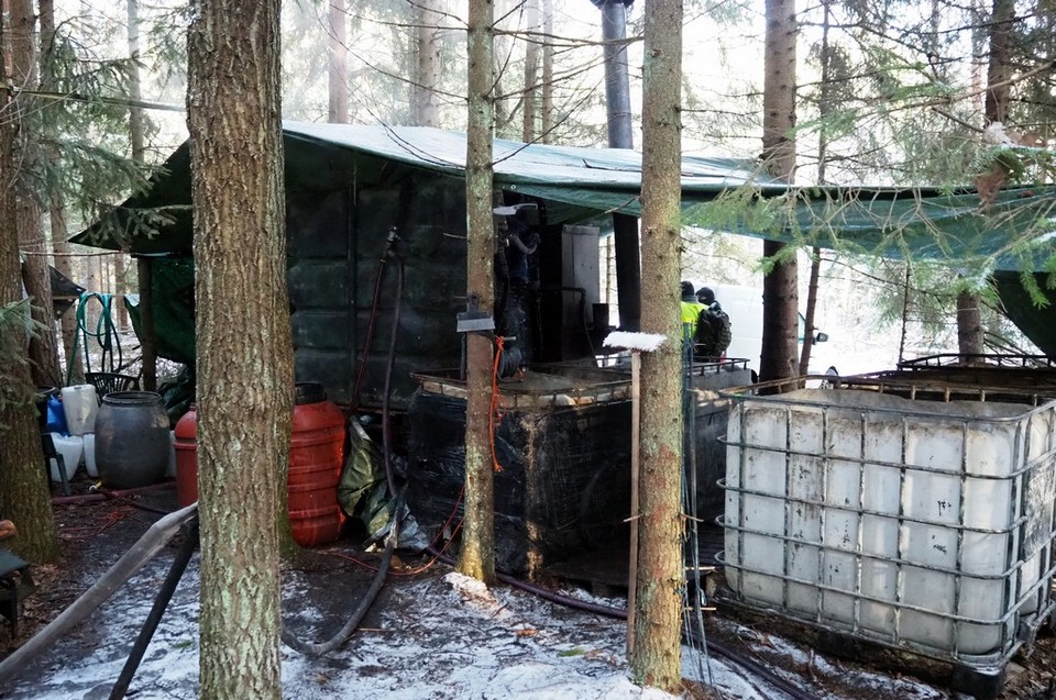 Zamaskowana leśna bimbrownia pod Gródkiem 