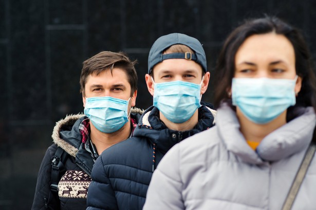 We Włoszech prawdopodobna poważna epidemia. Wirusolodzy apelują o noszenie maseczek