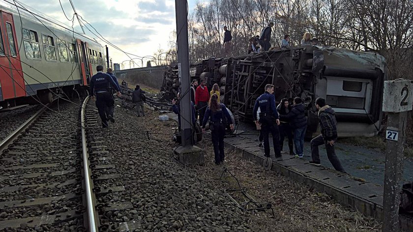 Katastrofa kolejowa w Belgii. Jedna osoba zginęła, wielu rannych