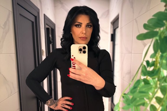 PEVAČICA OČEKUJE UNUKU Obradovala vešću da joj je ćerka trudna, sad joj se javno obratila: "Uvek ćeš biti moja mala devojčica"