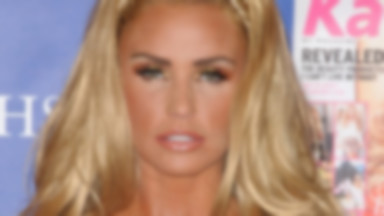 Katie Price promuje swoją gazetę i biust