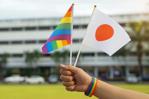 Przełomowa decyzja w Japonii: Niemożność zawarcia jednopłciowego ślubu niezgodna z konstytucją