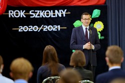 Premier o szkole w dobie koronawirusa: Trzeba szanować tradycyjny model edukacyjny