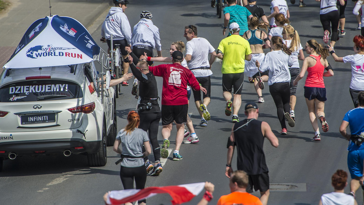 3. edycja Światowego Biegu Wings for Life w Poznaniu wystartuje o godzinie 13:00. Wtedy na trasę wybiegną uczestnicy. Samochody Pościgowe wyruszą na wszystkie trasy (34 na świecie) po 30 min od startu i będą gonić zawodników w stale rosnącym tempie. Ostatni mężczyzna i ostatnia kobieta na globalnej trasie zostaną okrzyknięci Światowymi Mistrzami. Szczytny cel i jedyna w swoim rodzaju formuła biegu przyciągają nie tylko biegaczy, ale też kibiców. Transmisję z biegu można oglądać na stronie www.wingsforlifeworldrun.com.