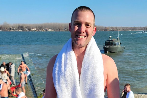 Automobil uleteo u zgradu u Zemunu