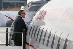 Tego nie było w planie... Prezydent wylądował w Krakowie, by odwiedzić grób Lecha Kaczyńskiego