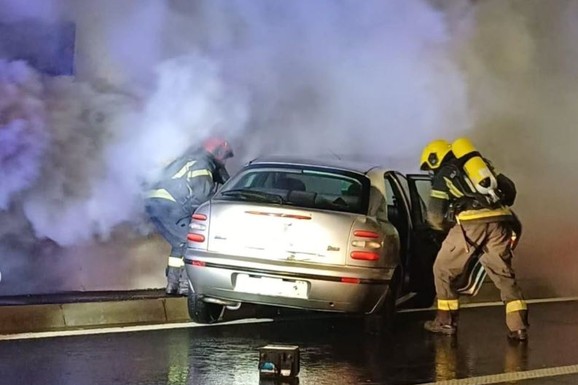 (VIDEO) "UPOZORENJE! ZAUSTAVITE VOZILO!" Ovako zvuči kada se na auto-putu aktivira alarm preko razglasa, evo na koje sve opasnosti reaguje