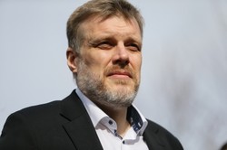 "Efekt Hołowni". Zandberg: Temat praw kobiet kluczowy