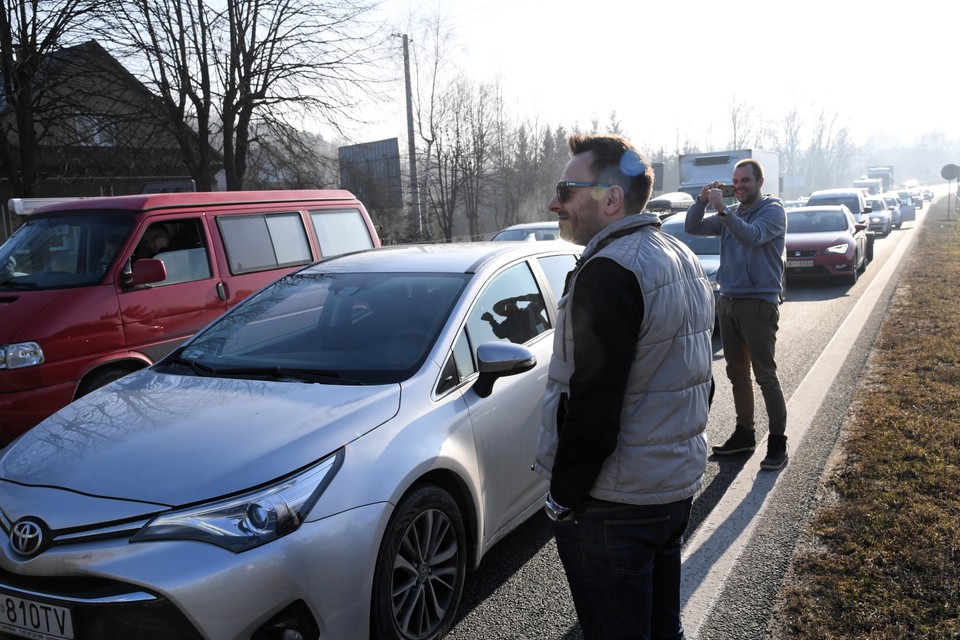 Blokada zakopianki w Krzyszkowicach, w ramach akcji "Wyjdźmy na pasy. Chcemy bezpiecznie żyć"