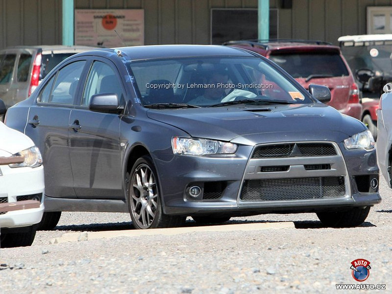 Zdjęcia szpiegowskie: Mitsubishi Lancer EVO X (pierwsze fotografie seryjnego auta)