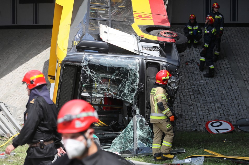 Wypadek autobusu na trasie S8 w Warszawie