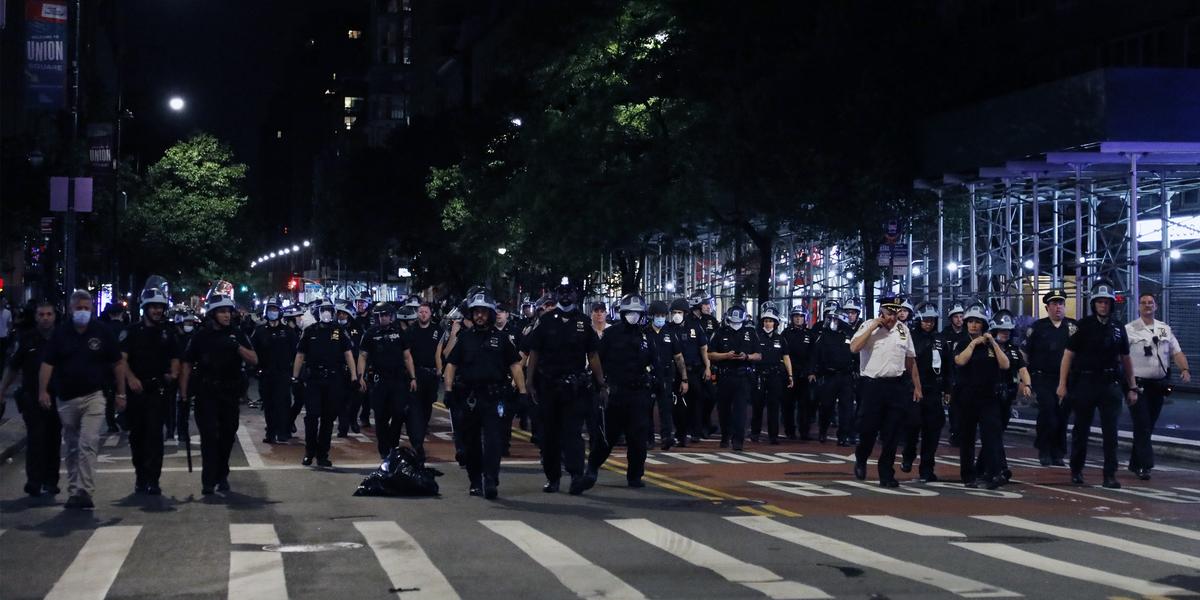 Nowy Jork samochód policji wjechał w protestujących