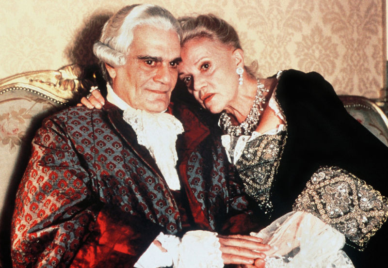 Omar Sharif jako Razumovsky oraz Jeanne Moreau jako Elizabeth w filmie "Katarzyna Wielka" (1995)