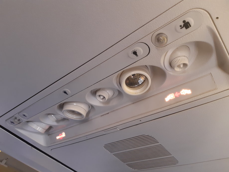 Nawiew powietrza to element systemu wentylacji kabiny samolotu. 