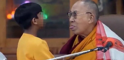 Obrzydliwe zachowanie Dalajlamy. Kazał chłopcu ssać swój język. Szokujący film!