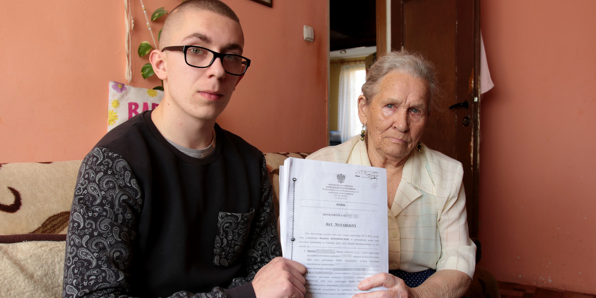 85-letnia Zofia Pilarska z Tczewa i jej wnuk Maciej zostali sprzedani wraz z mieszkaniem