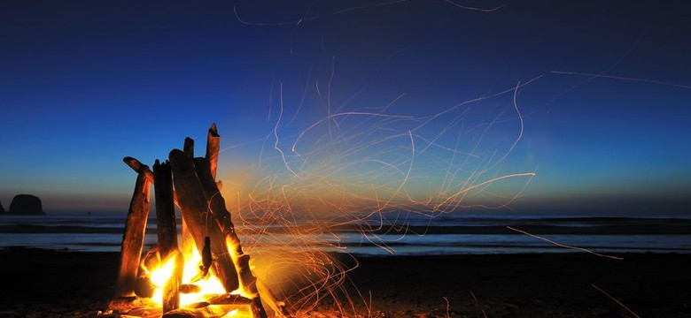 Jedź za granicę na nocne plażowanie