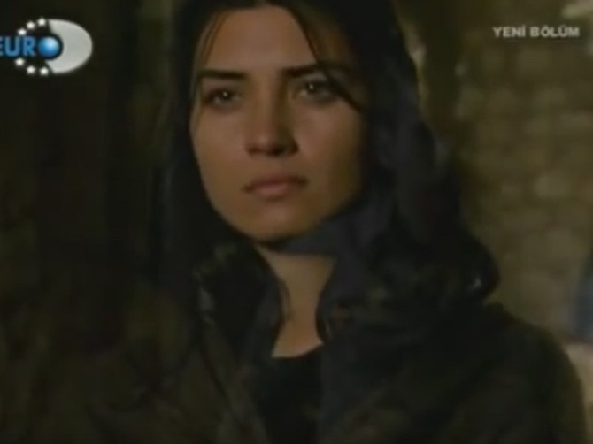 Tuba Bujukustun  u seriji "Asi"