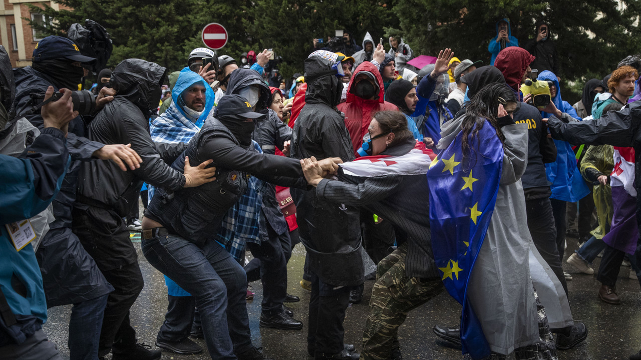 "Gruzja zaprzepaszcza wszelkie szanse na przystąpienie do UE". Krajem wstrząsnęło morderstwo. Tbilisi w ogniu krytyki