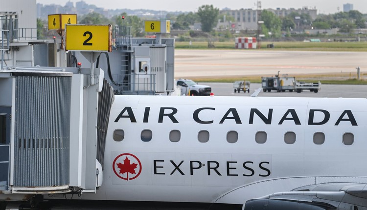 Samolot zderzył się podczas lądowania z wozem strażackim. Są ofiary