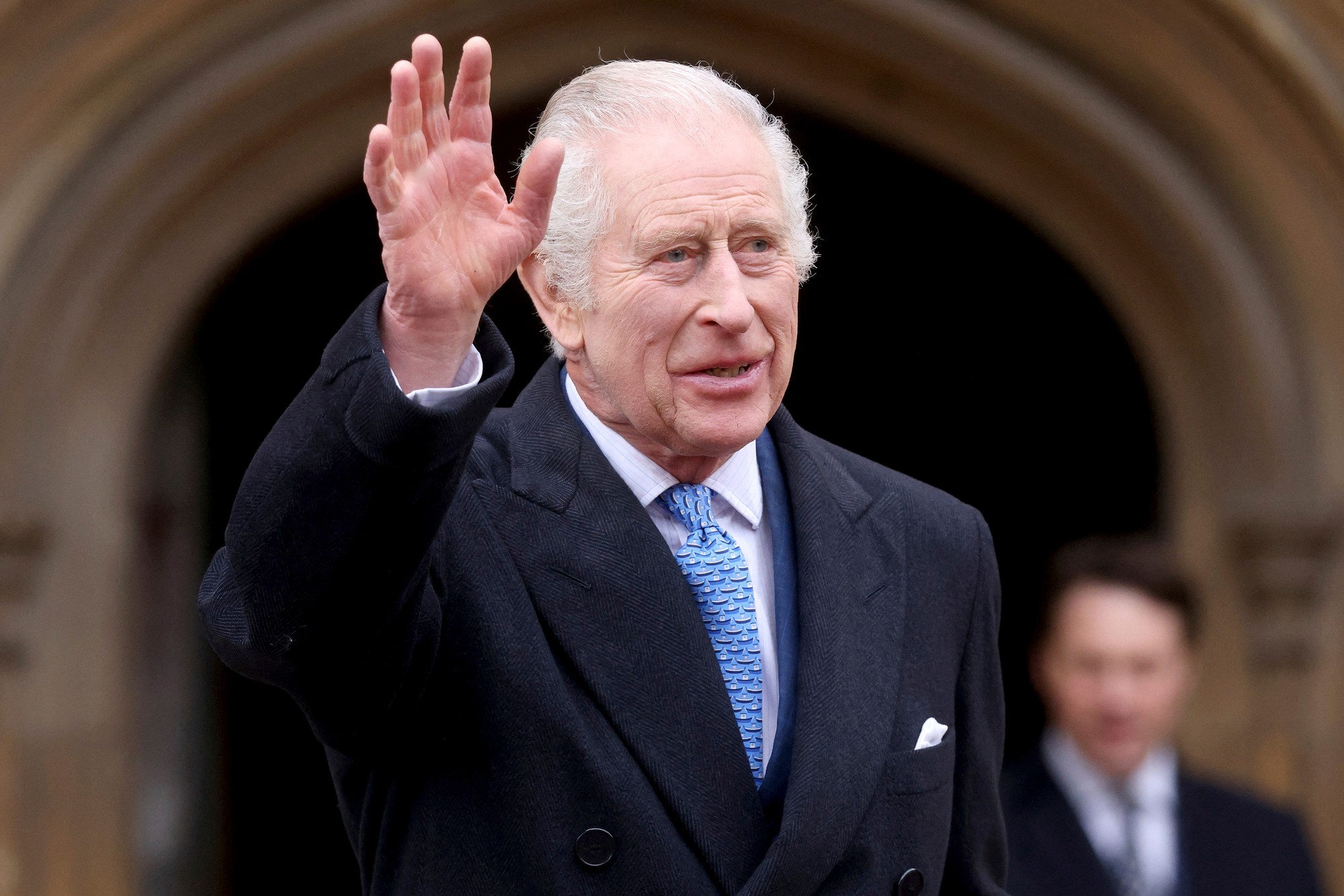 Britský kráľ Karol III. sa s kráľovnou Camillou zúčastnil na veľkonočnej bohoslužbe na hrade Windsor.
