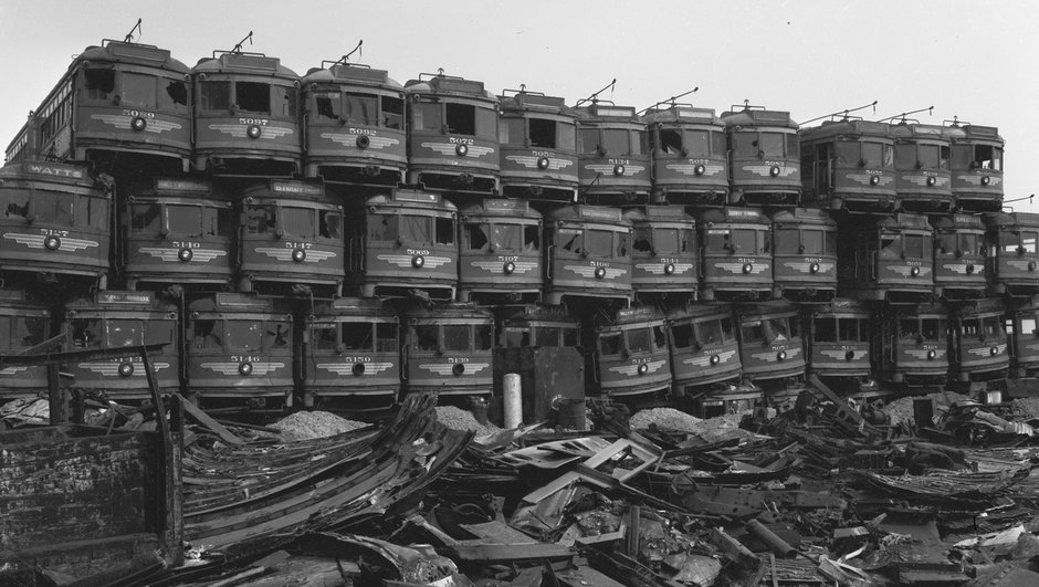 Tramwaje Pacific Electric Railway na złomowisku w Los Angeles, marzec 1956 r.