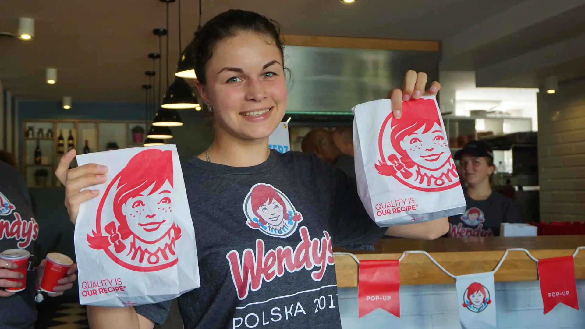 Amerykańska fast foodowa sieć Wendy's odwiedziła Polskę! Warto było czekać w długiej kolejce?