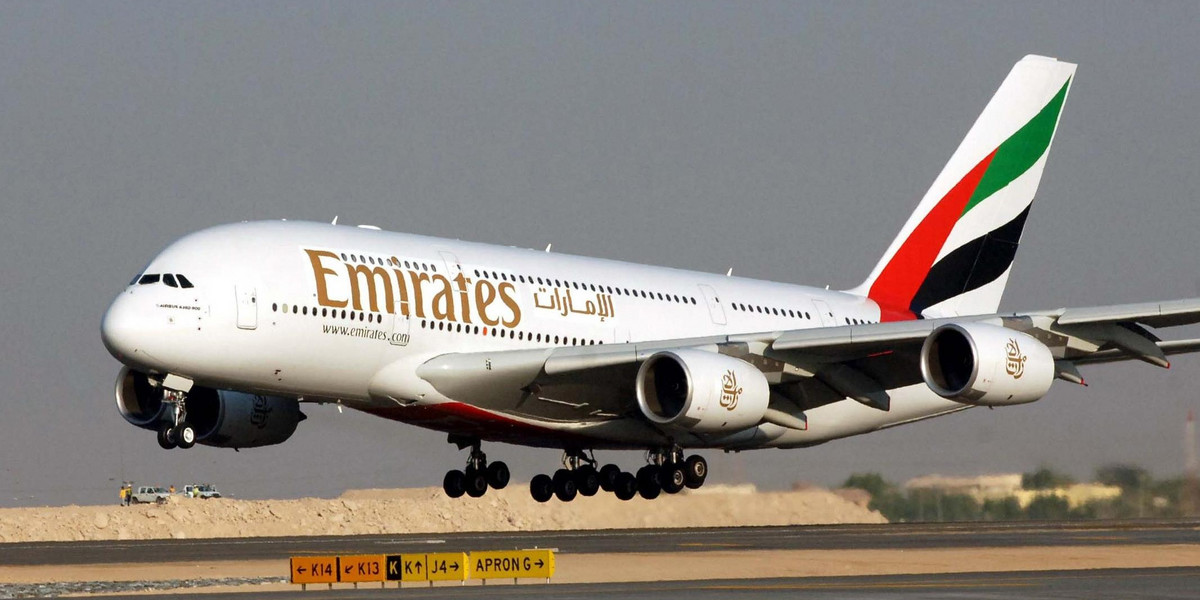 Samolot linii lotniczych Emirates nie wystartował z powodu węża